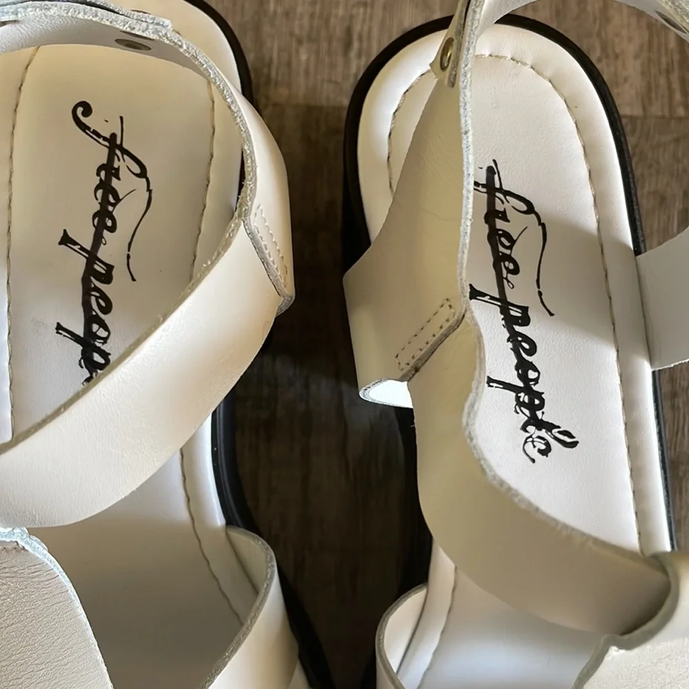Free People NWOT pacific off white & black platform fisherman sandal